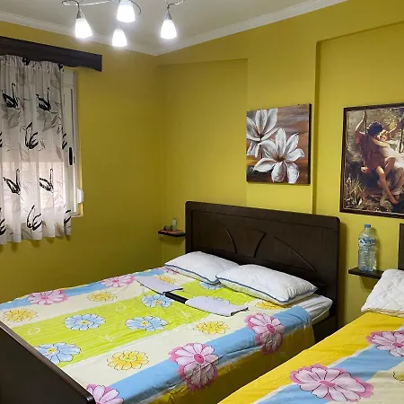 Modern Comfy With Balcony Apartmán